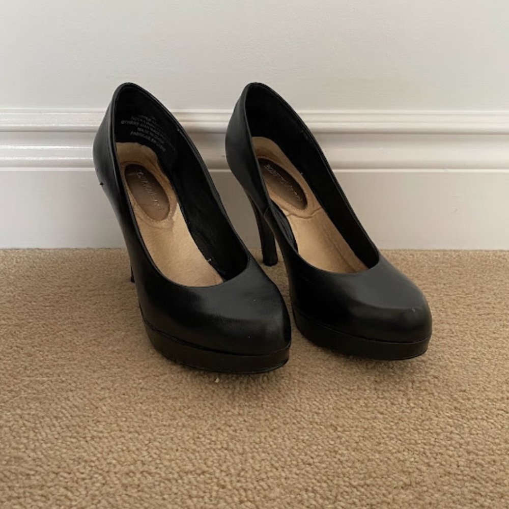 Roberto Vianni Black Closed Toe Heels